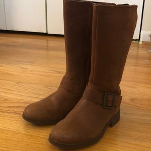 Clarks brown distressed leather boots! EUC!